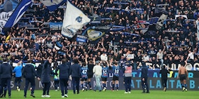 Lancia in campo un bicchiere di birra durante Atalanta-Napoli, la decisione sul tifoso di Bergamo