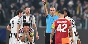 Il silenzio di Spalletti, le lacrime di Locatelli, la furia di Chiellini e Gatti per l'espulsione: "Stasera l'arbitro..."