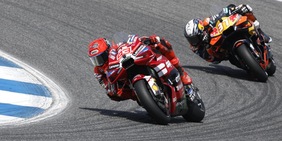 Sprint MotoGp rivivi la diretta Thailandia: vince Acosta con qualche polemica, Bezzecchi cade