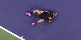 Devastato dai crampi, Berrettini crolla a terra dopo aver battuto Mannarino