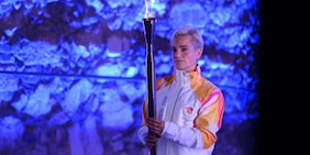 Bebe Vio entra nell'Arena con la Torcia Paralimpica