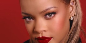 Spari contro la casa di Rihanna, come sta la cantante. Arrestata una donna
