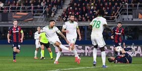 Bernardeschi fa sognare il Bologna, Pellegrini entra e salva la Roma: pari al Dall'Ara