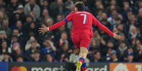Kvara esalta il Psg, Chelsea eliminato. Anche l'Arsenal ai quarti