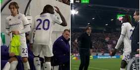 Kean non prende bene il cambio: il gesto di stizza verso Vanoli durante Rakow-Fiorentina