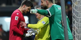 Bosnia-Italia, non è finita. Scoppia il caso bigliettini con la lista dei rigoristi: “Donnarumma antisportivo”