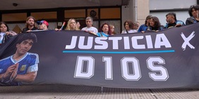 L'ex medico di Maradona nega le accuse e racconta: "Ecco che problemi aveva"