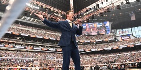 WrestleMania 42, Night 1: caos, ritorni e colpi di scena, Rhodes salva il titolo
