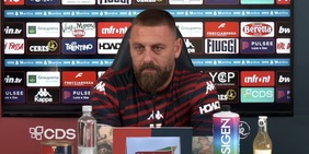 De Rossi e la secca risposta su Ranieri e Gasperini: "Un commento? No". Poi arrivano i bambini...