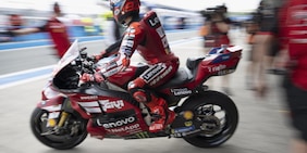 Marc Marquez vince la Sprint in Spagna davanti Bagnaia e Morbidelli: tre Ducati sul podio
