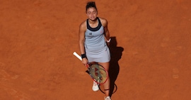 Jasmine Paolini soffre, lotta e piega Jeanjean in rimonta. Poi piange in campo