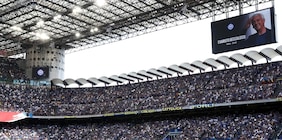 San Siro omaggia Beccalossi e il doblete, poi l’Inter sfila in trionfo