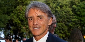 Mancini dribbla tutti sul suo futuro: "Io ct dell'Italia? Scusate ma devo andare a cena"