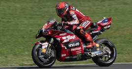 MotoGP, Marc Marquez conquista la pole in Ungheria: secondo Acosta, solo sesto Bezzecchi