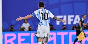 Leo Messi, sei uno spettacolo: tripletta show e l'Argentina strapazza l'Algeria