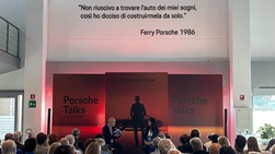 Porsche corre in casa