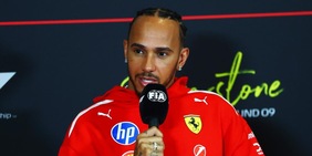Hamilton richiama la Ferrari: "È una gran macchina, ma un problema va risolto..."