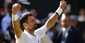 Wimbledon, Djokovic batte Rinderknech e va agli ottavi: eguagliato Federer