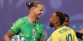 Neymar contro Nyland, che scintille prima del rigore: "Te lo paro!". E dopo il gol...