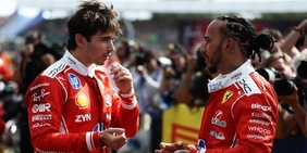 Braccio di ferro Leclerc - Hamilton, si accende il duello per il leader della Ferrari: "Ha vinto copiando…"