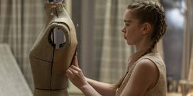 Prime Video svela le prime immagini di Carrie : ecco la nuova serie di Mike Flanagan tratta da Stephen King