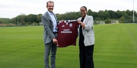 L'Aston Villa chiude il più importante contratto di sponsorizzazione nella sua storia con Visit Rwanda