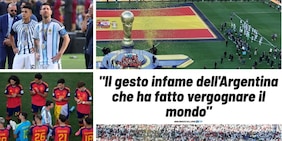 L'Argentina non guarda la premiazione, la reazione furiosa degli spagnoli: "Gesto infame e spregevole"
