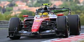 La Ferrari domina le seconde prove libere in Ungheria: Hamilton il più veloce davanti a Leclerc, Antonelli in difficoltà