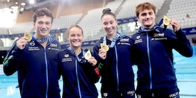 Italia da sogno agli Europei di nuoto: oro nel team event misto