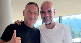 Totti e la vacanza con... Guardiola: la foto sui social accende i tifosi della Roma