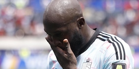 Lukaku non raggiungerà oggi il Napoli a Castel di Sangro: due giorni di ferie in più. Colloqui con due club per la cessione