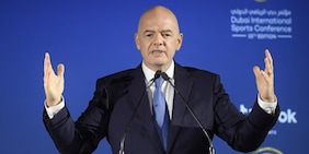 Sospiro di sollievo per Infantino: piena fiducia della Fifa. E sui fondi privati...