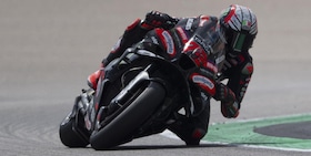 Bezzecchi torna e vola: è il più veloce nelle pre-qualifiche a Silverstone. Solo sesto Marc Marquez