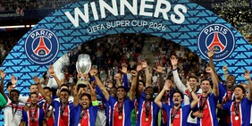 Il Psg conquista la Supercoppa europea: super Kvara e Doué stendono l’Aston Villa