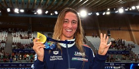 Quadarella e Curtis, che spettacolo: Simona oro nei 1500, Sara trascina la staffetta al bronzo