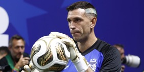Juve, arriva la svolta per il portiere: "Nuova offerta all'Aston Villa per Martinez"