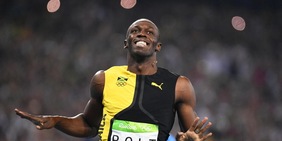 Bolt torna a giocare a calcio: una squadra di Manchester l'ha registrato in rosa