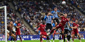 L'Espanyol si salva al 98' contro il Siviglia. Manita dell'Alaves