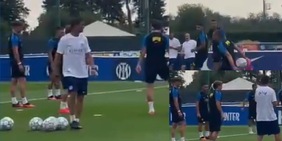 Inter, Chivu scherza in allenamento: "Come Lobotka, non è mano"