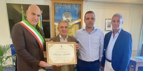 Cittadinanza onoraria a Franco Cavallaro: trent’anni per raccontare e promuovere Ischia