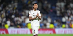 Militao torna in gruppo prima di Roma-Real Madrid: i Blancos lo riabbracciano dopo 5 mesi di stop