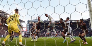 Bundesliga, non basta Schick : il Bayer Leverkusen frena ancora. Tris del Borussia Dortmund