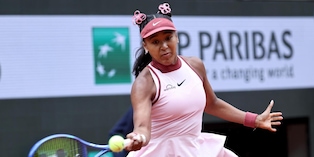 Naomi Osaka, il look è pazzesco al Roland Garros