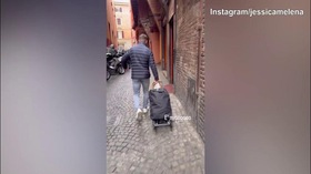 Ciro Immobile "fatica" con il carrello della spesa