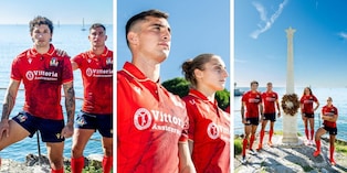 Genova, Garibaldi e le maglie rosse della Nazionale di rugby: le immagini virali