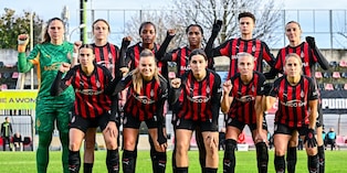 Le calciatrici del Milan fanno il "Signal for Help": la decisioneper la giornata contro la violenza sulle donne
