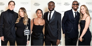 Occhiali da sole, pancioni e... look sexy: la scintillante cena di Natale dell'Udinese