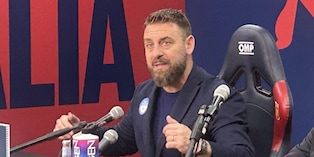 De Rossi e la risposta al giornalista che fa ridere tutti: “Pasta al pesto o cacio e pepe? C’è mia moglie…”