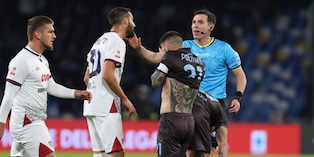 Napoli-Cagliari, la moviola: Sacchi centrato, non c'è rigore sul gomito di Gaetano