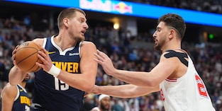Nba, super Jokic trascina Denver: tripla doppia da urlo, Houston ko. Colpo Detroit a Boston